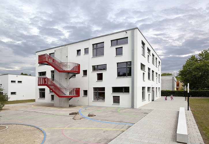 Foto des Schulgebäude der Chamisso-Grundschule