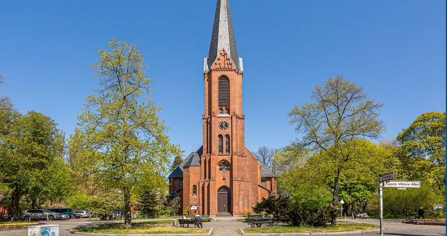 Foto Segenskirche und Umfeld