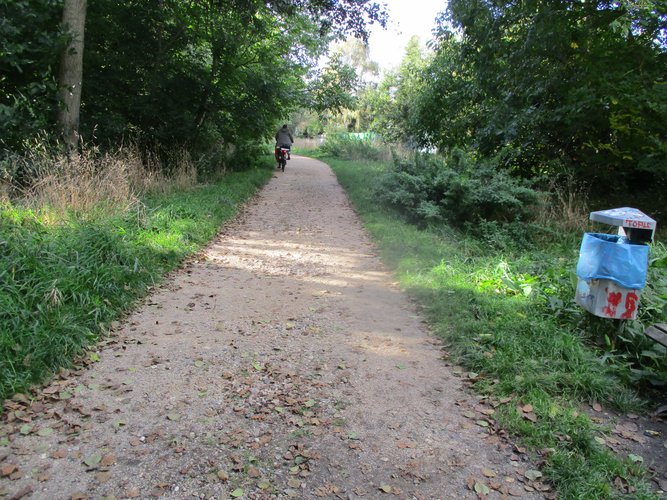 unbefestigter Weg im Rudower Fließ