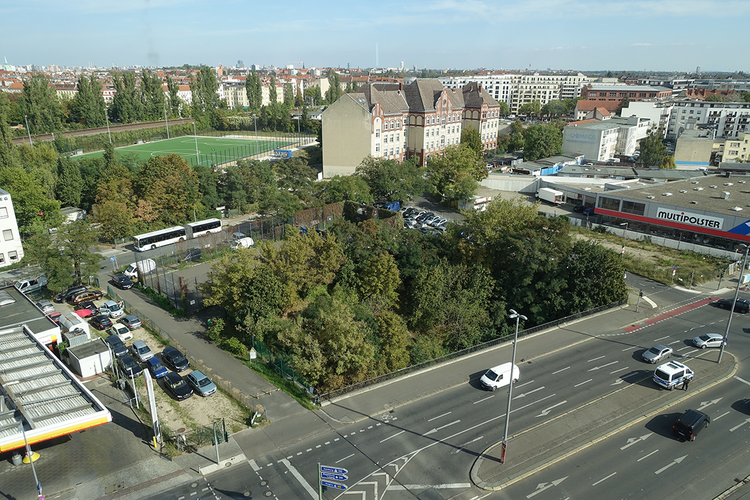 Foto des zukünftigen Standorts Ella-Barowsky-Straße, Ecke Sachsendamm