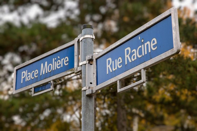 Straßenschild "Place Molière" & "Rue Racine"