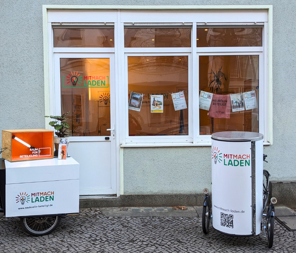 Frontansicht vom Eingangsbereich des Mitmach-Ladens