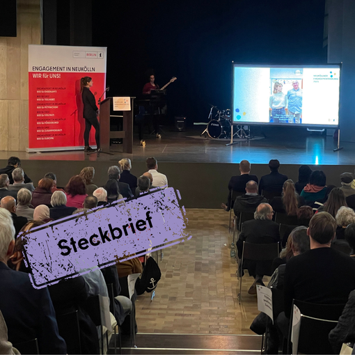 Veranstaltung zum Engagementpreis mit Bühne und Publikum