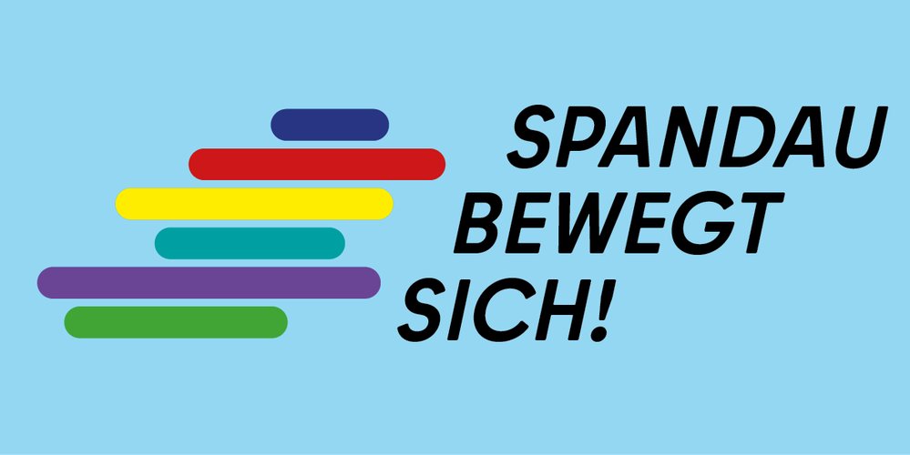Spandau bewegt sich mit bunten Querstreifen auf hellblauem Hintergrund