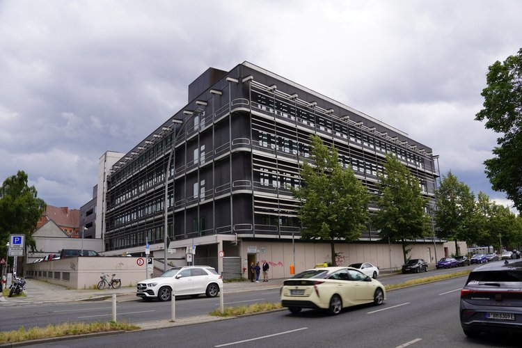 Blick auf das Gebäude an der Föhrer Straße/Ecke Buchstraße
