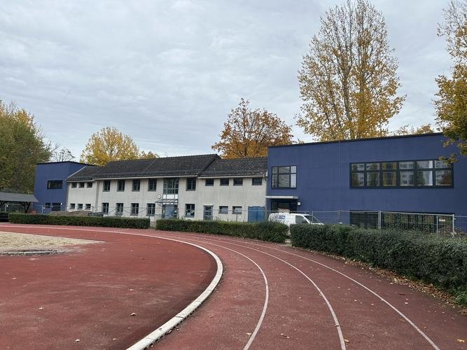 Blick auf das Gebäude der Holzmarktstraße 55 mit den Erweiterungen