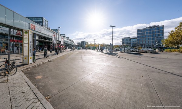 Vorplatz Bahnhof Südkreuz