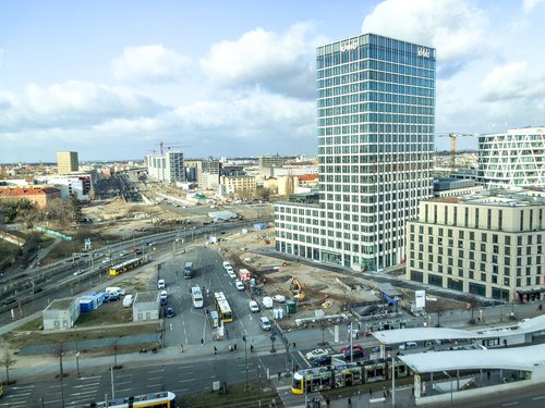 Blick auf den Europaplatz Nord vom Hauptbahnhofgebäude