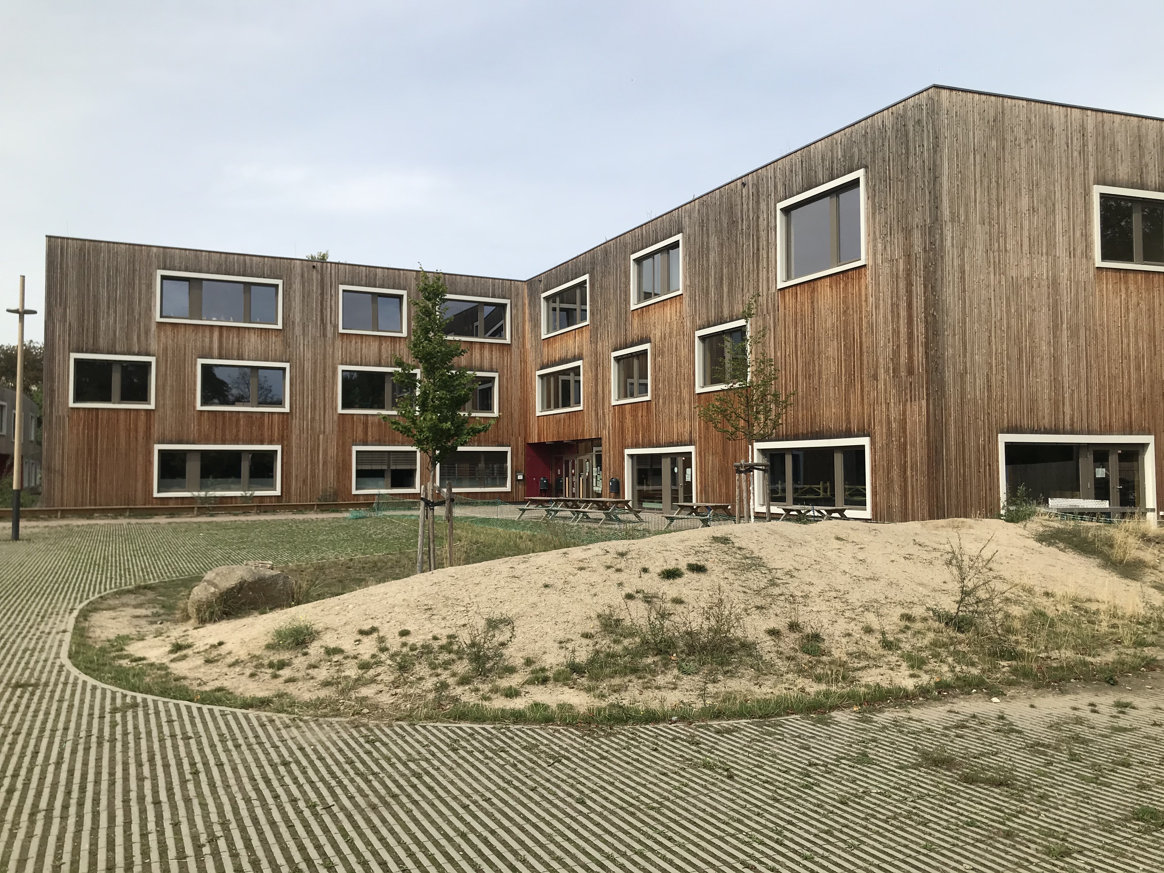 Schulgebäude in Holzbauweise, Foto: UrbanPlan 2020